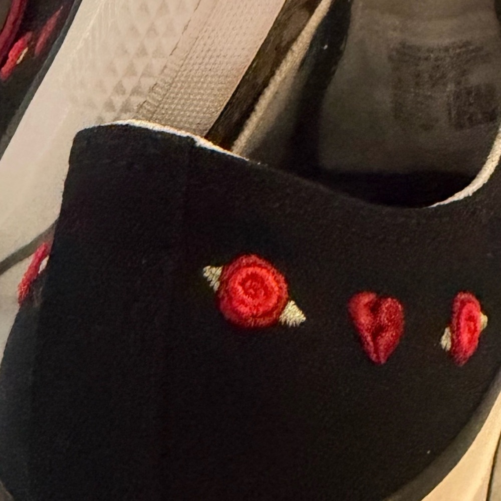 Converse Black and White Low-Top Sneakers with Red Rose Embroidery - Picture 4 of 7